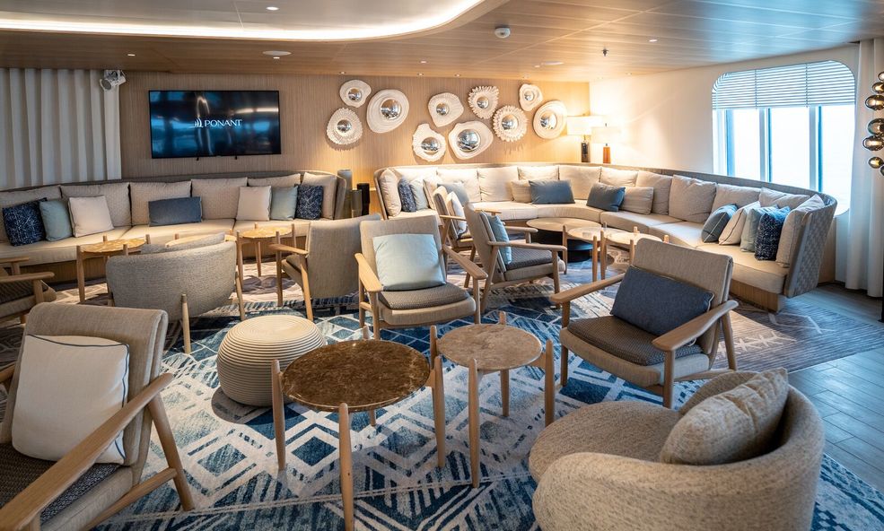 Low_Resolution-Main-Lounge-Jacques-CartierStudioPONANT-Bleunven_Ophlie_slider_1746622254.jpg
